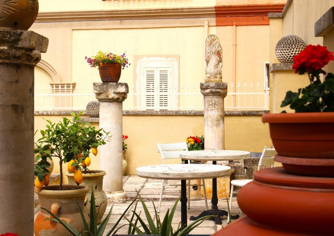 Bed and Breakfast Palazzo Aurora Алецио Экстерьер фото